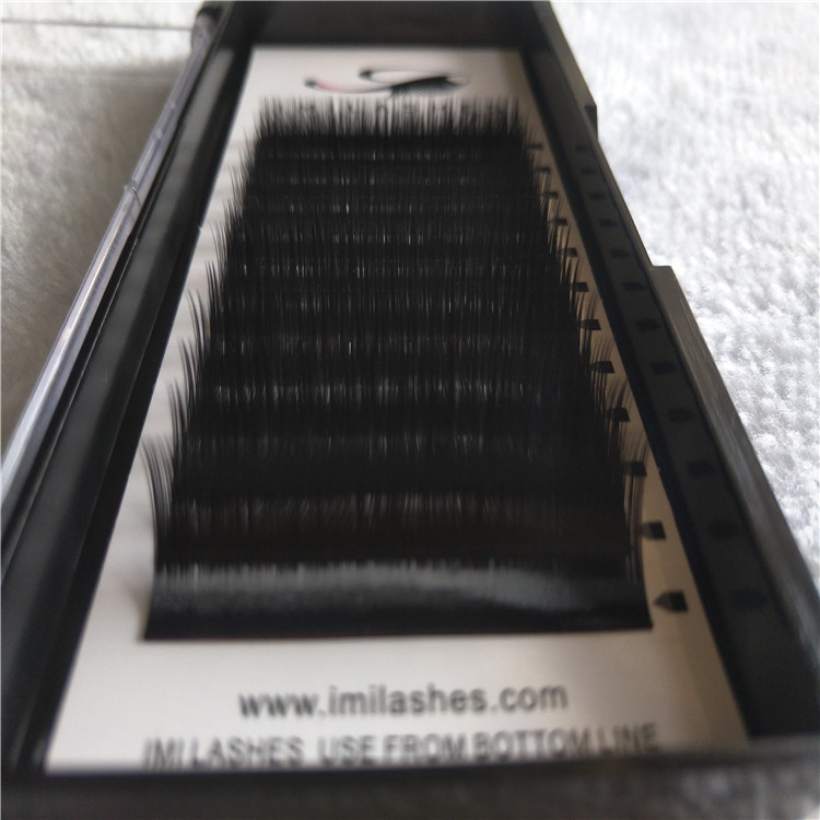 best fake lashes to buy.jpg